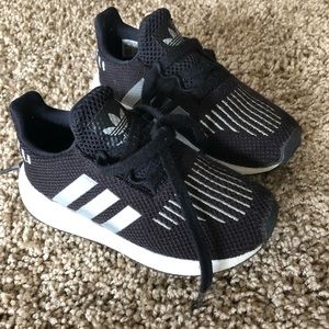 Adidas toddler tennis shoes size 9